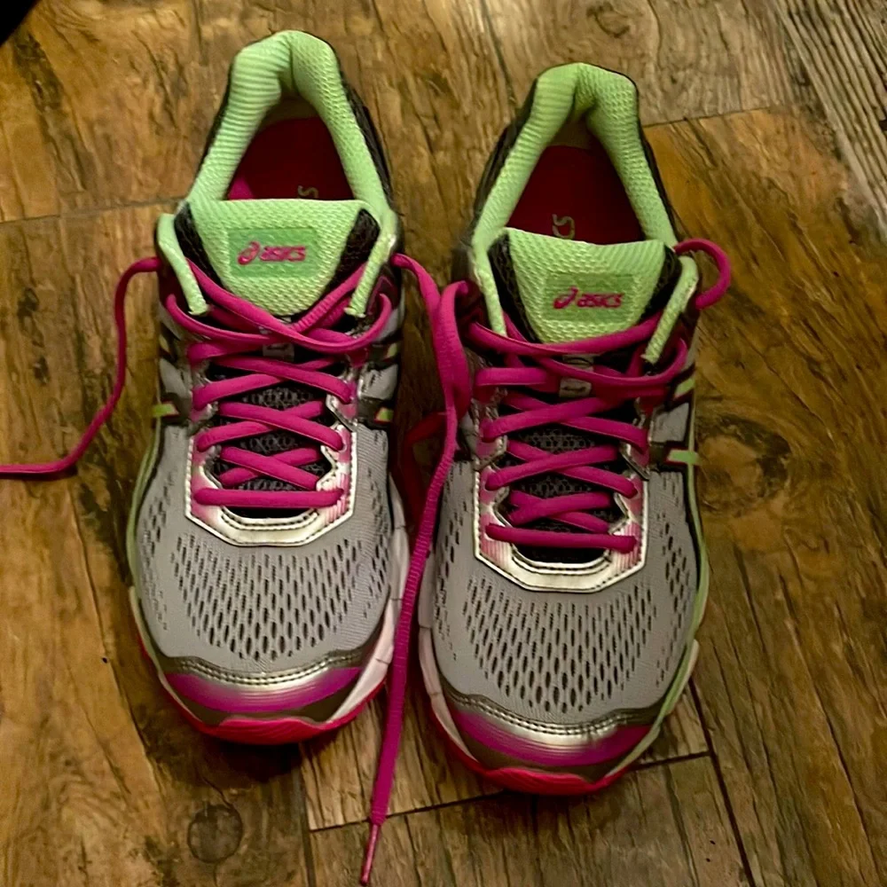 ASICS women’s running shoes - Picture 1 of 8